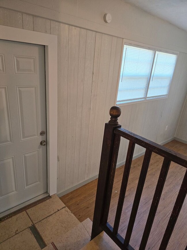 Building Photo - Adorable 2/1.5 in Beverly Hills!!!