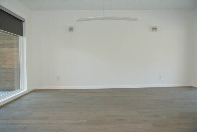 Building Photo - 7911 Greenbush St