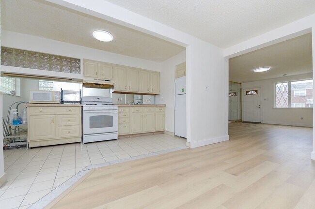 Building Photo - 2019 S Etting St