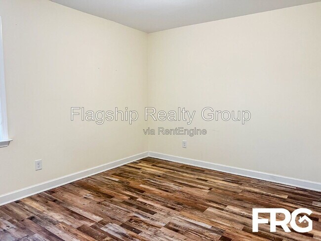 Building Photo - 491 Fallingbrook Dr