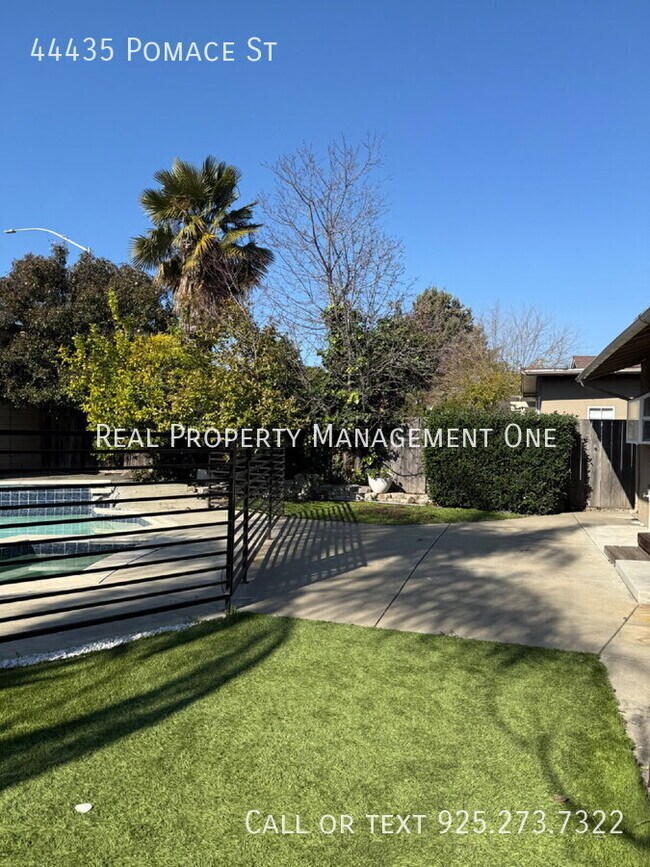 Building Photo - 44435 Pomace St