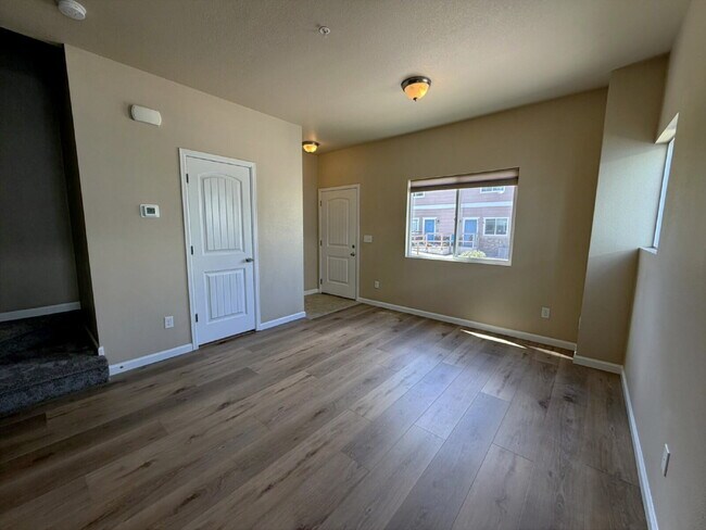Building Photo - Beautiful 2-Story Townhome with Finished Basement
