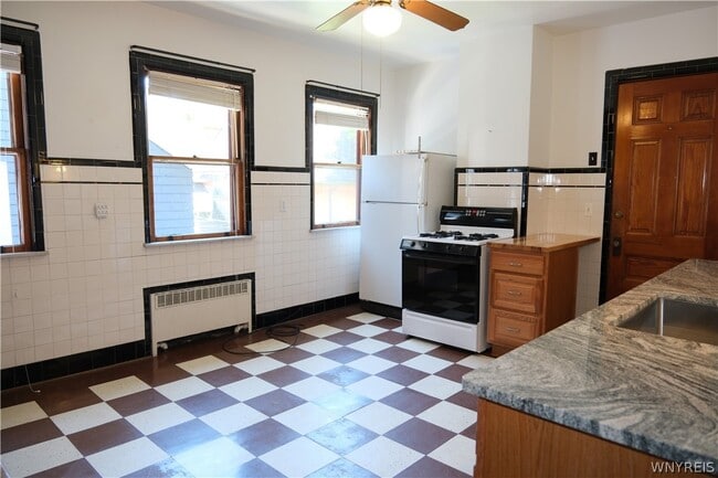 Building Photo - 753 Lafayette Ave