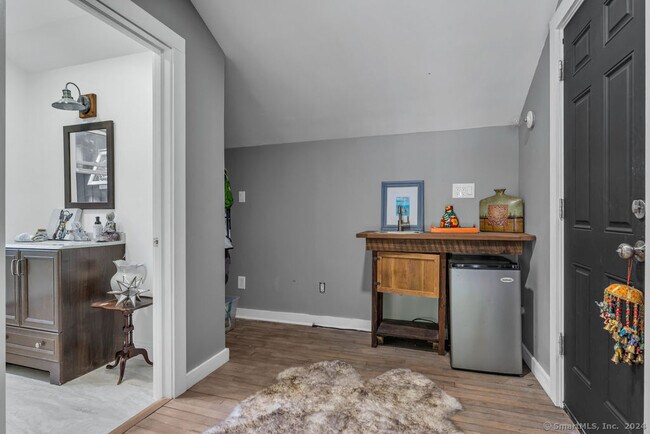 Building Photo - 32 Twin Bridge Rd