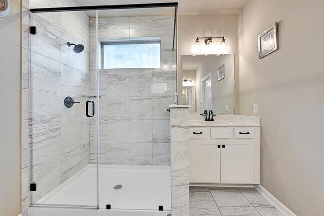 Building Photo - 7006 Winterberry Gln Ln