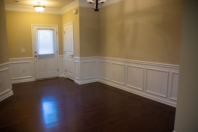 Building Photo - 122 Tuftin Dr