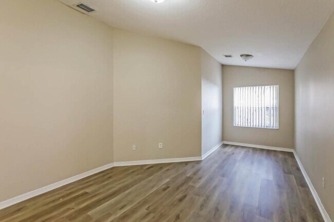 Building Photo - 1365 SW 106th Ave