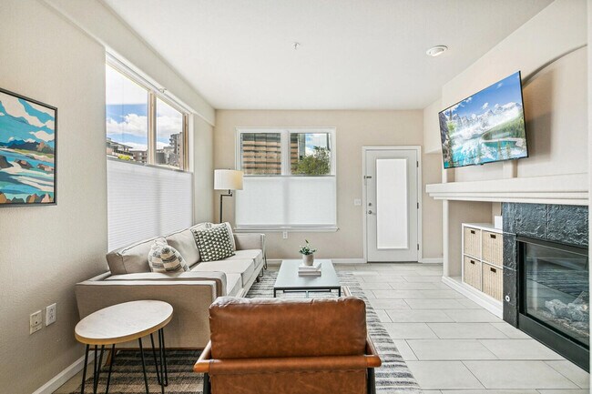 Building Photo - 1727 Pearl St