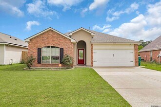 Building Photo - 23592 Country Manor Ave