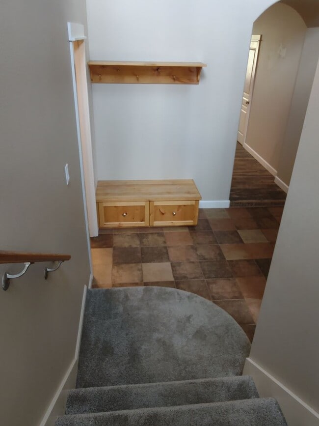 Building Photo - Freshly updated 4 bedroom 2.5 bath, two st...