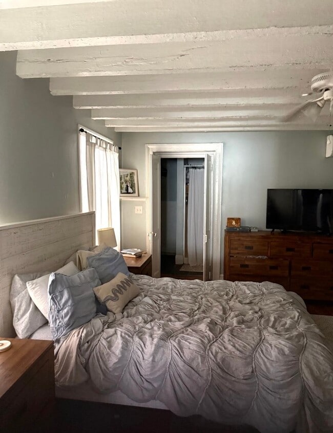 Building Photo - 38 Bull St