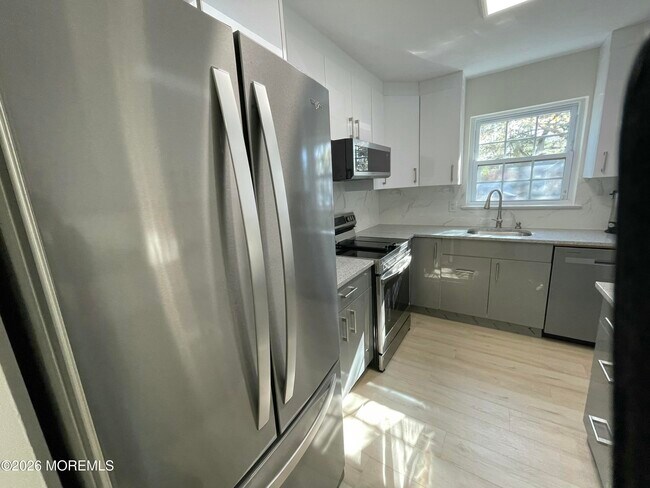 Building Photo - 65 Cedar Ave