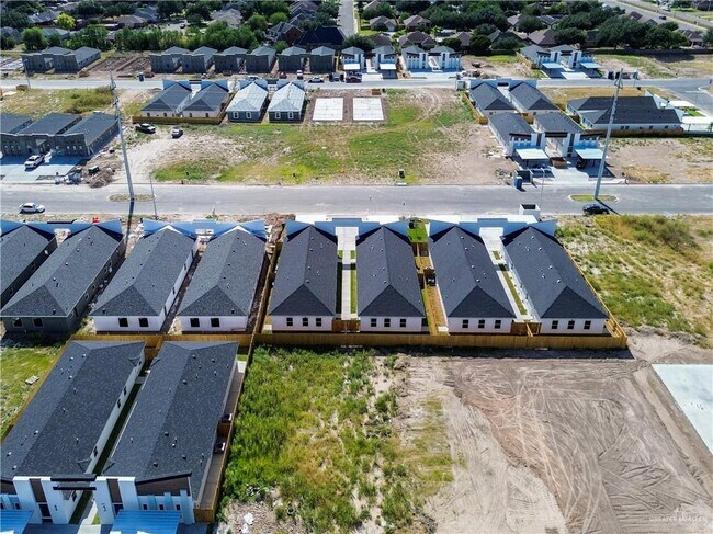 Building Photo - 25 N Onyx Ave