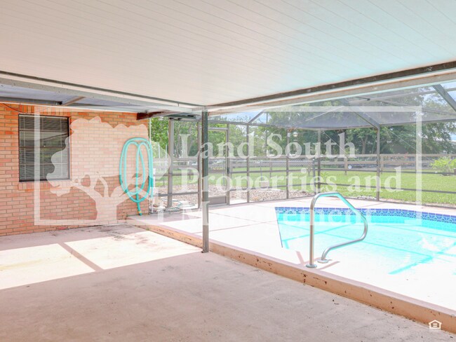 Building Photo - Beautifully Winter Haven Pool Home with Ideal Location