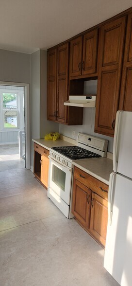 Kitchen - 104 E 2nd St