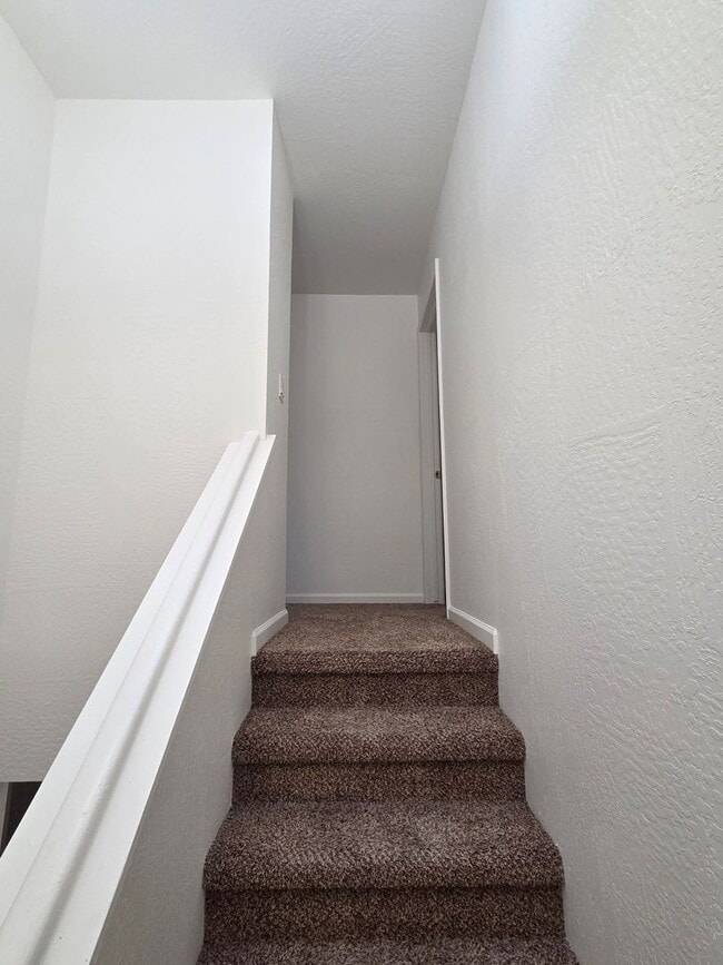 Building Photo - 3-Bedroom Condo Near Columbia Jr. College