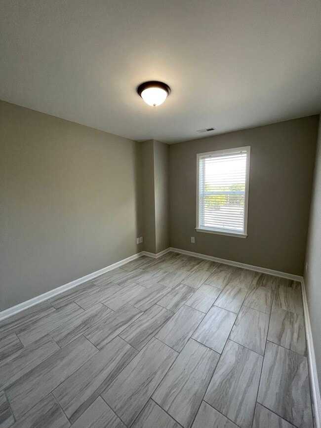 Building Photo - 3 Bedroom 2.5 Bath Townhouse in Columbia! ! Apply-your application fee will be credited to your f...