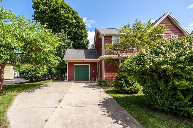 Building Photo - 590 Titus Ave