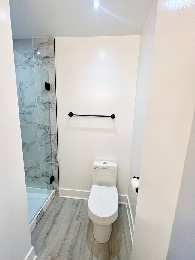 Building Photo - 3221 S May St