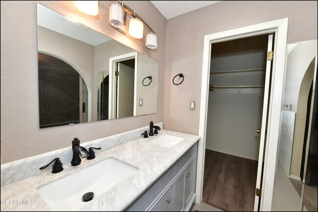 Building Photo - 3606 Colville Dr