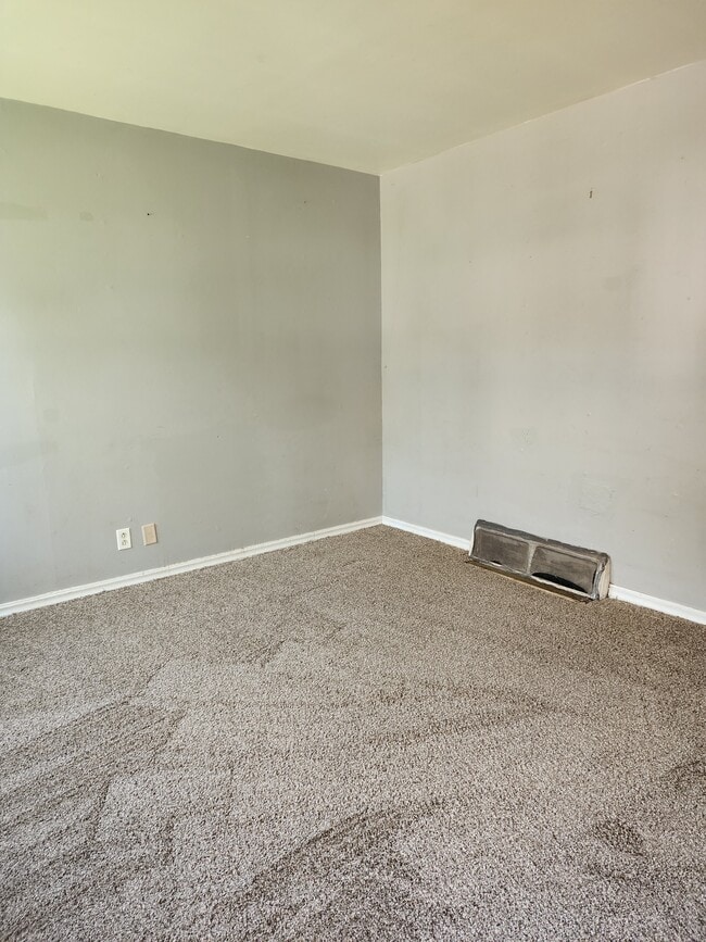 Building Photo - 1333 W Hudson Dr