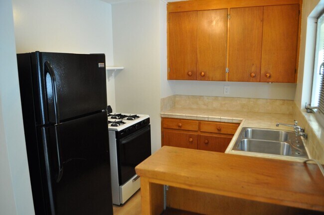Building Photo - 560 Cajon St