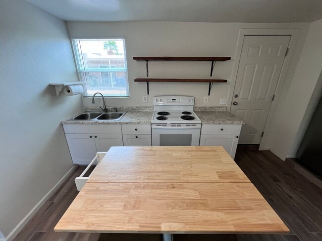 Building Photo - Spacious 1BR Guest House in Blenman-Elm – ...