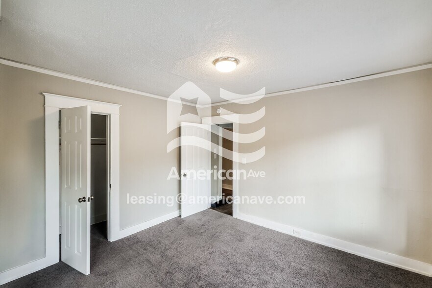 Building Photo - 8214 8th Ave S