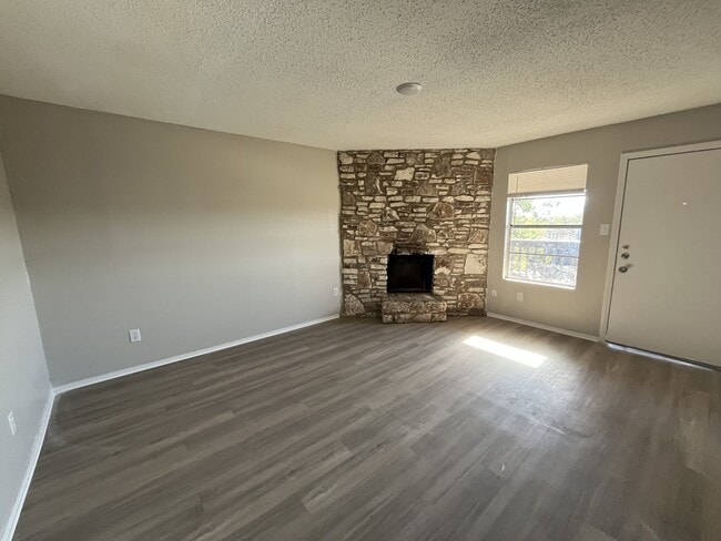 Building Photo - 606 Bracewood Cir