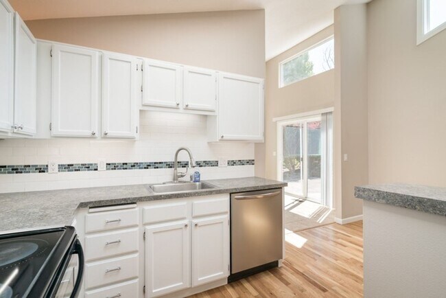 Building Photo - Charming Home in SW Portland