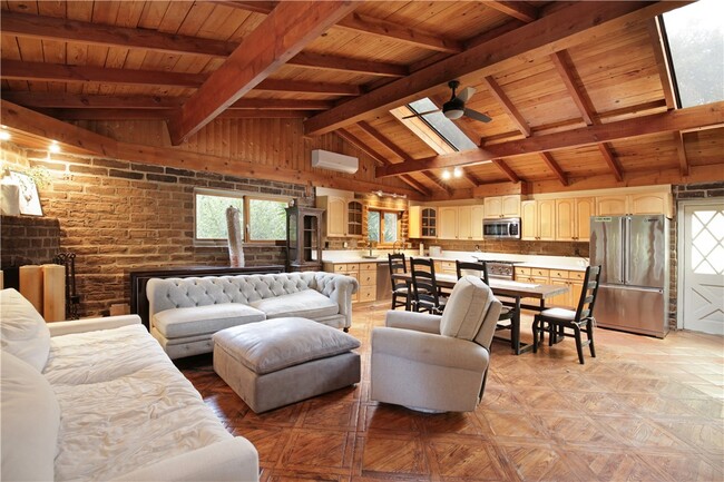 Building Photo - 17825 Bear Valley Ln