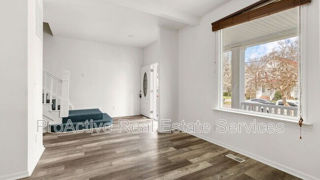 Building Photo - 417 W 30th St