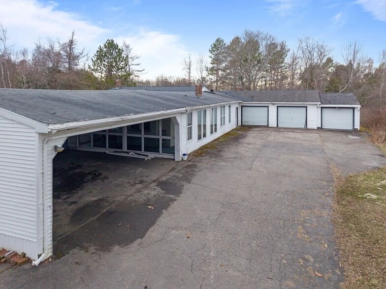 Building Photo - 13 Alder Ln