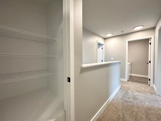 Building Photo - 1502 NE Savana Dr