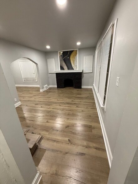 Building Photo - 15895 Kentucky St