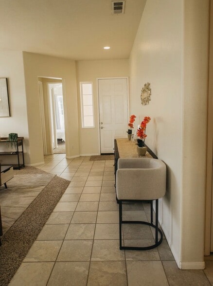 Building Photo - 1634 Ivy Ct