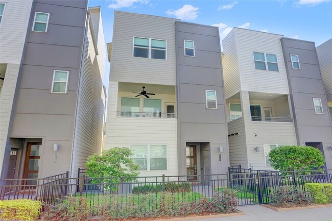 Building Photo - 2781 Clinton Dr