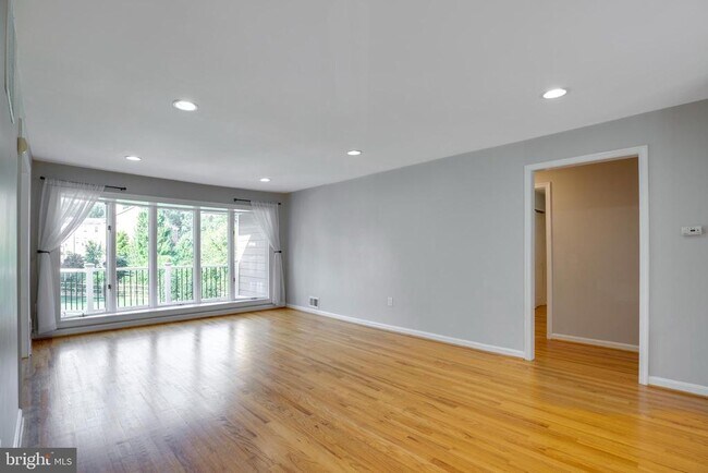 Building Photo - 1208 Forestwood Dr