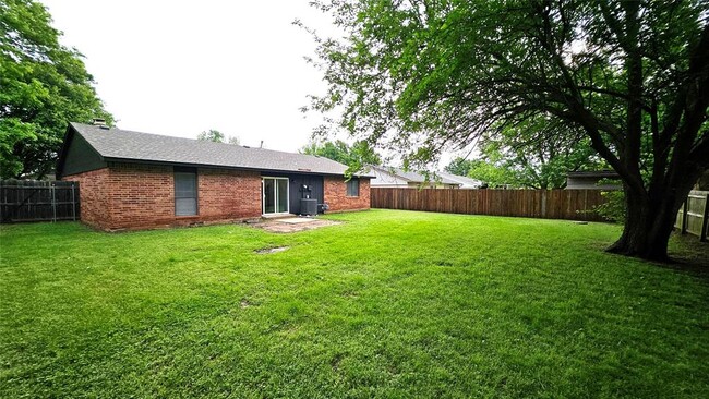 Building Photo - 1802 Vanessa Dr