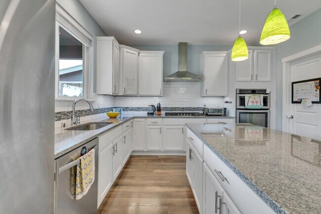 Building Photo - 4370 Novak Dr SW