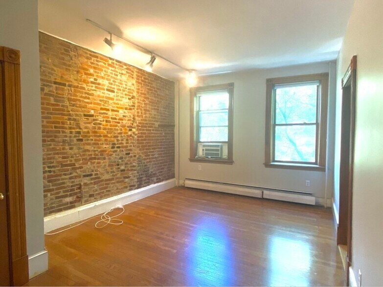 Building Photo - 43 Garden St