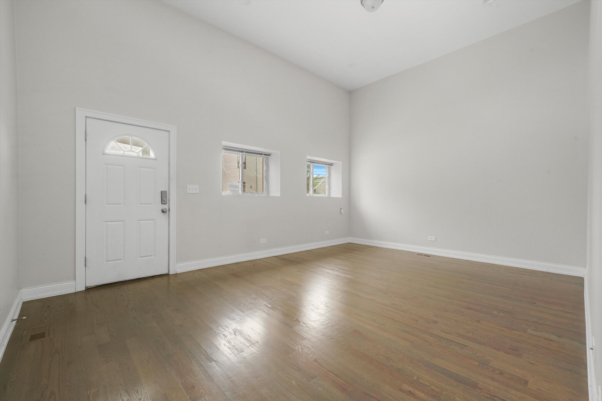 Building Photo - 1946 S Racine Ave