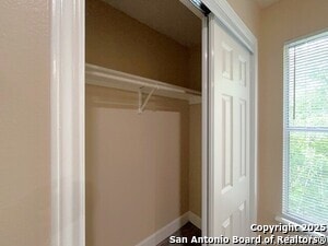 Building Photo - 7571 Windsor Oaks