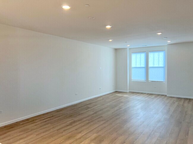 Building Photo - 6257 Sandbelt Dr