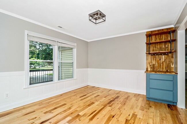 Building Photo - 2129 Agecroft Rd