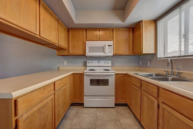 Building Photo - 6120 Antelope Villas Cir