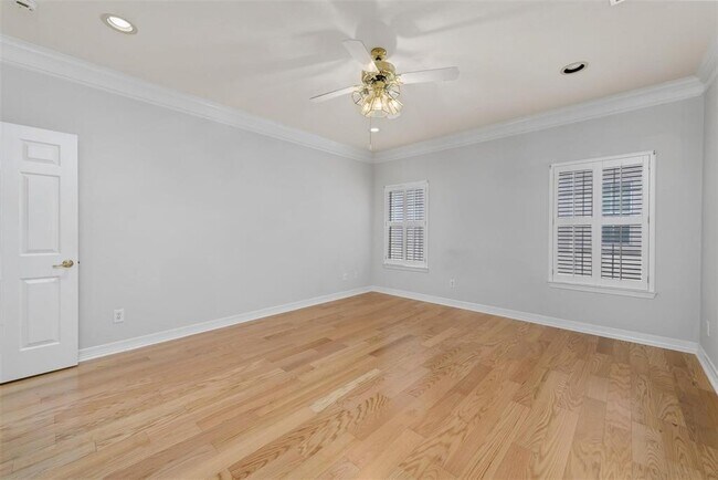 Building Photo - 6714 Montclair Dr