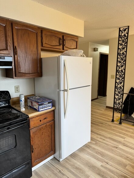 Building Photo - 906 Shady Ln