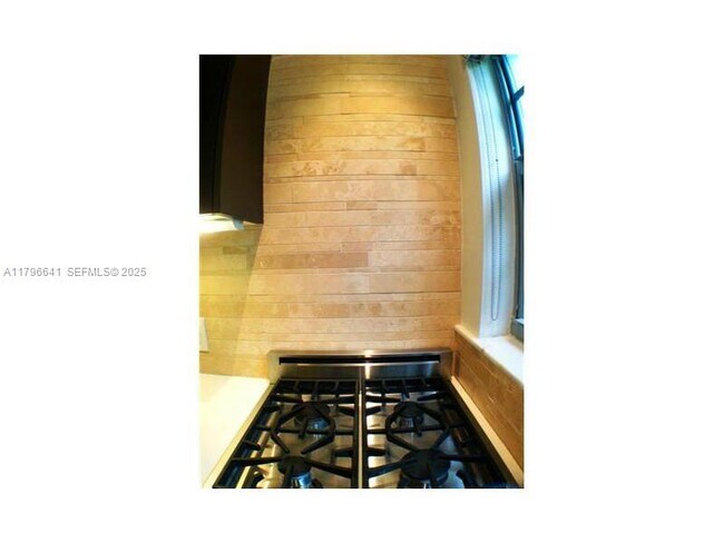 Building Photo - 727 Jefferson Ave