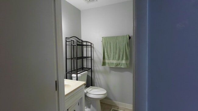 Building Photo - 5944 Port Yakima Ct